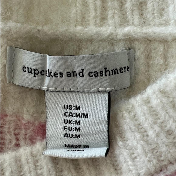 Red & Pink Hearts cozy cupcakes & cashmere Sweater med adorable cabincore - Picture 9 of 15